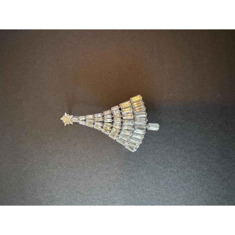 Vintage Silver Christmas Tree Brooch j-157